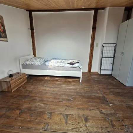 4 For 6 People In - Frankfurt